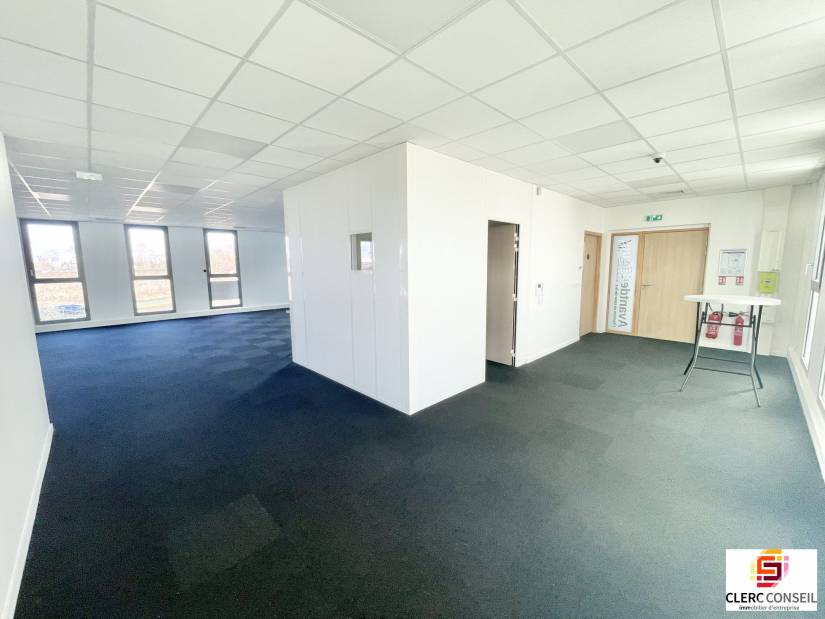 Location - Bureaux 282m² - Isneauville