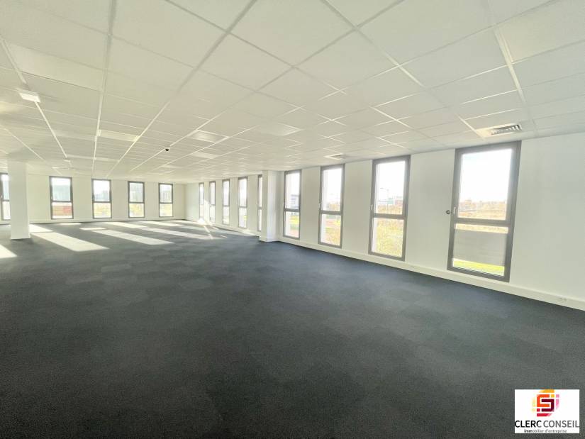 Location - Bureaux 282m² - Isneauville