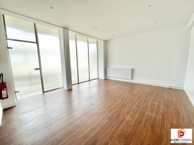 Location - Local commercial 64m² - Petit-couronne