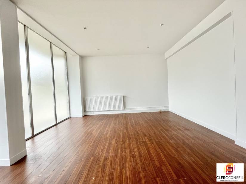 Location - Local commercial 64m² - Petit-couronne