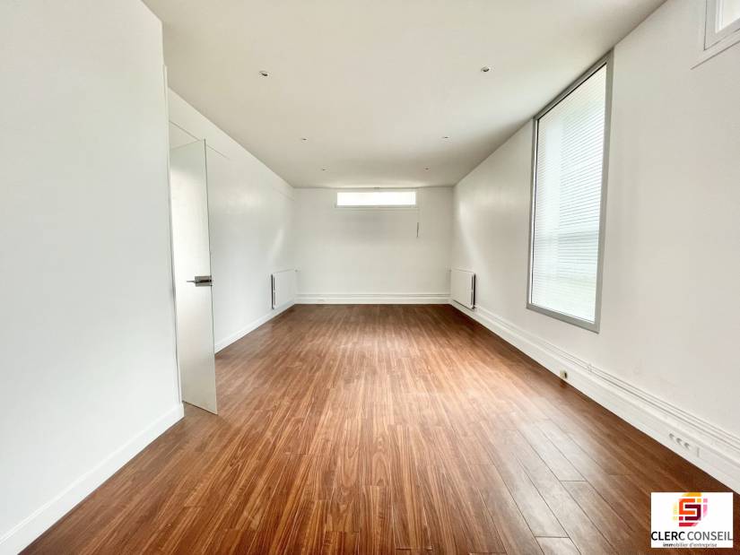 Location - Local commercial 64m² - Petit-couronne