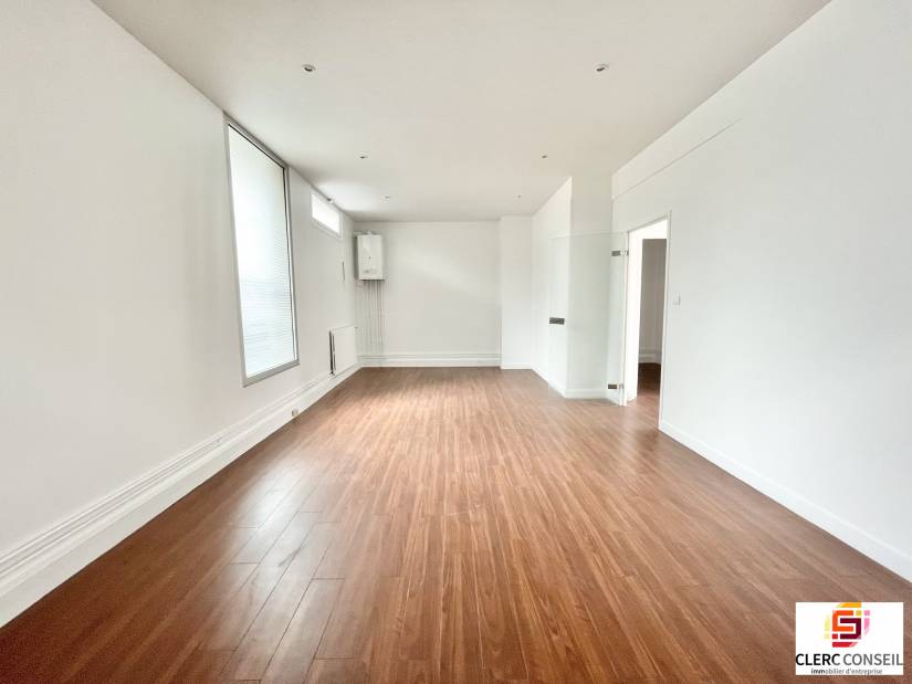 Location - Local commercial 64m² - Petit-couronne