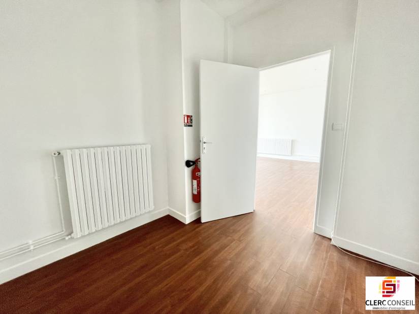 Location - Local commercial 64m² - Petit-couronne