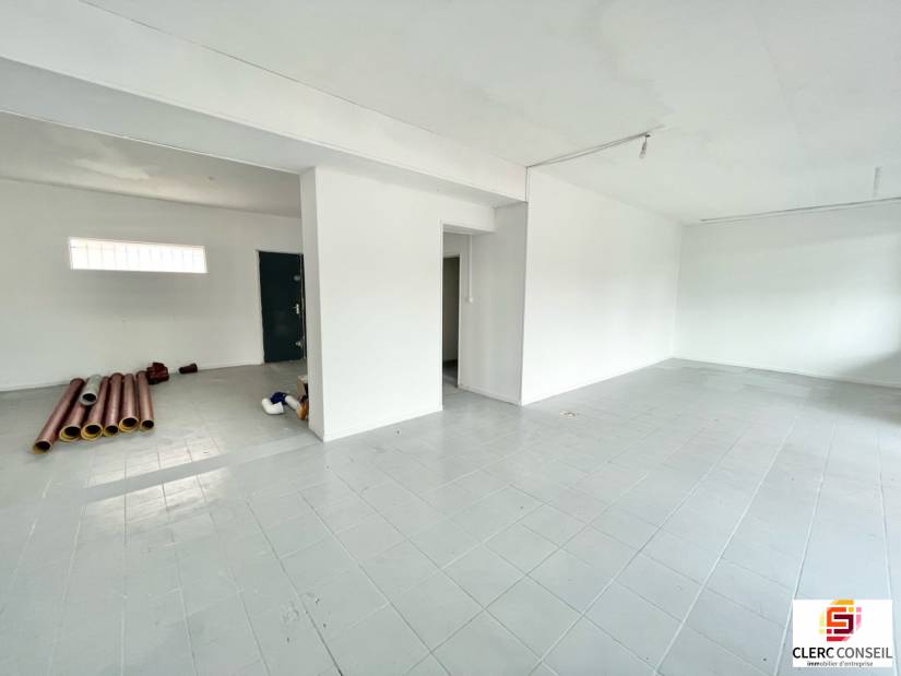 Location - Local commercial 74m² - Petit-couronne