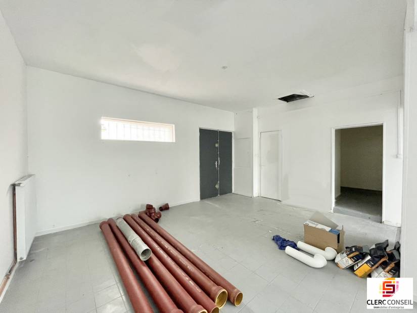 Location - Local commercial 74m² - Petit-couronne