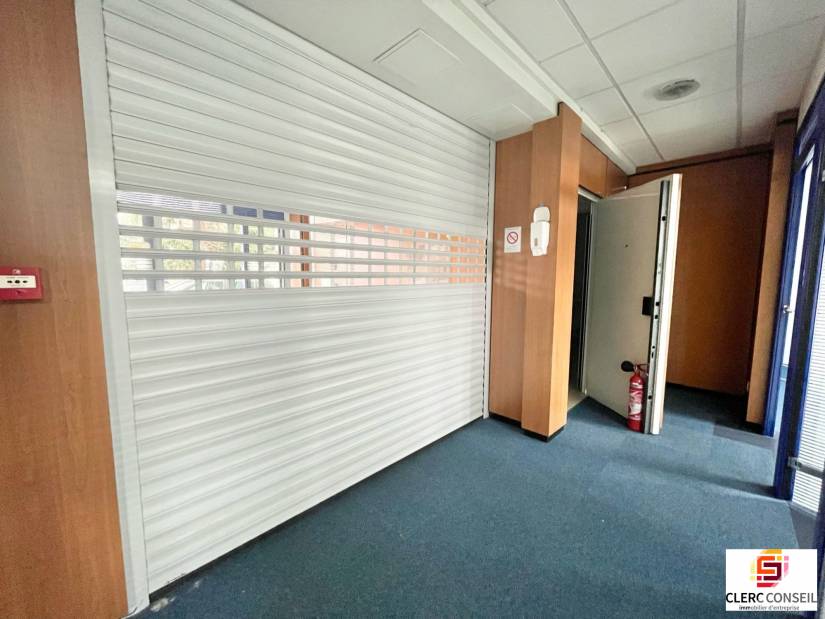 Location - Local commercial 124m² - Petit-couronne