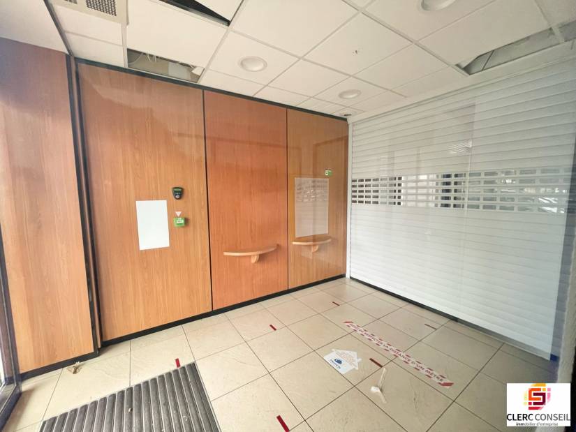 Location - Local commercial 124m² - Petit-couronne