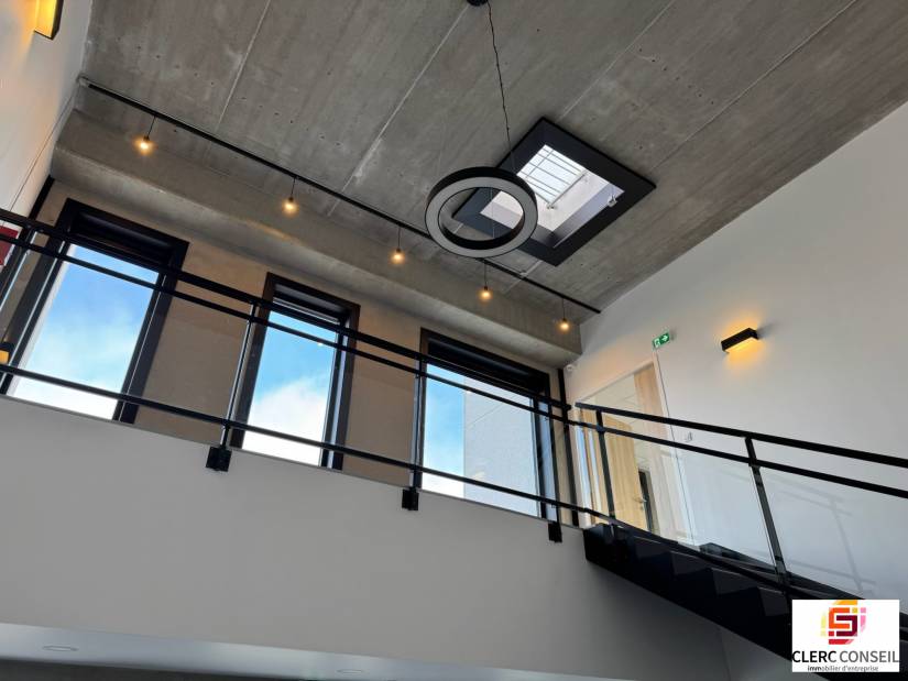 Location - Bureaux 228m² - Saint-martin-du-vivier