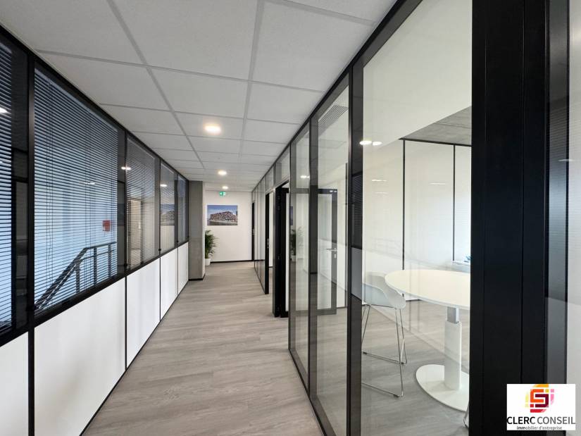 Location - Bureaux 456m² - Saint-martin-du-vivier