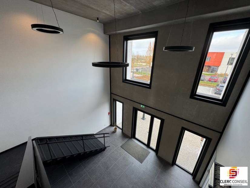 Location - Bureaux 456m² - Saint-martin-du-vivier