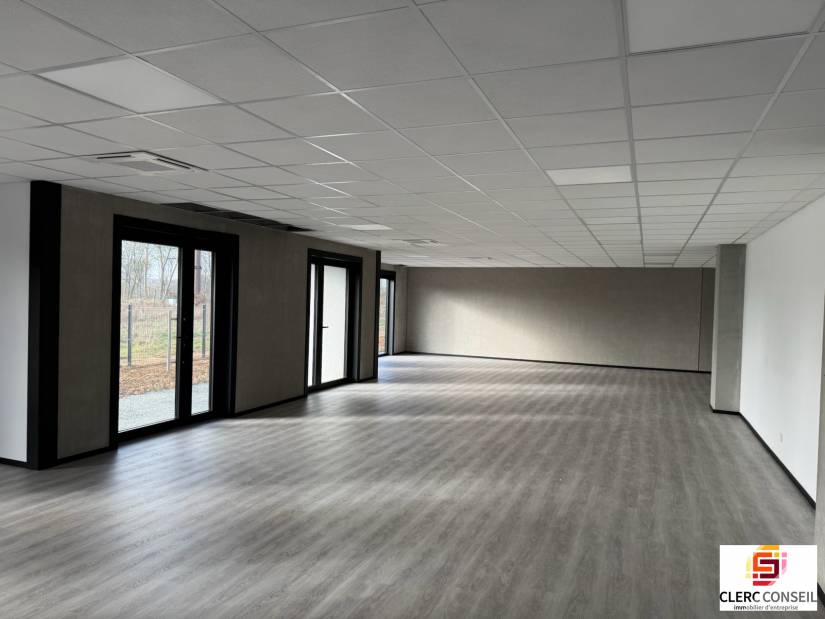 Location - Bureaux 456m² - Saint-martin-du-vivier