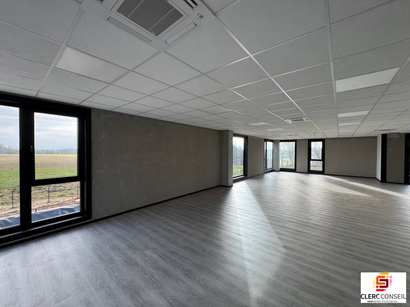 Location - Bureaux 456m² - Saint-martin-du-vivier