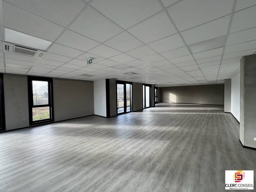 Location - Bureaux 456m² - Saint-martin-du-vivier