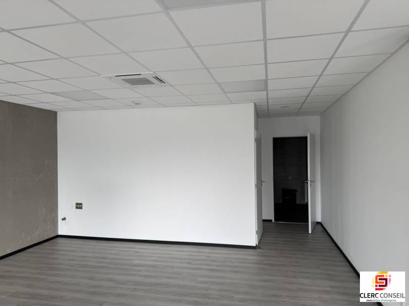 Location - Bureaux 456m² - Saint-martin-du-vivier