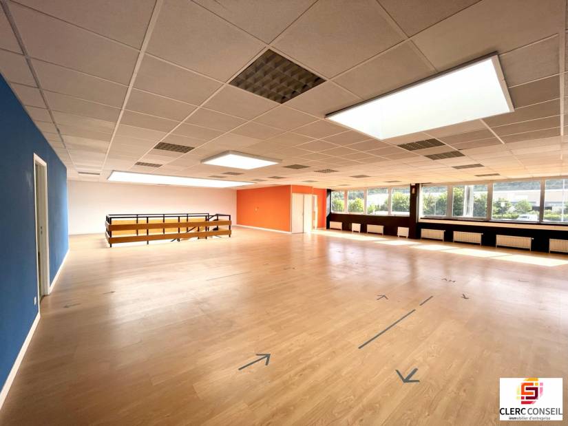 Location - Local d'activité 696m² - Sotteville-lès-rouen