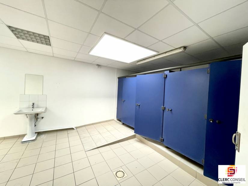 Location - Local d'activité 696m² - Sotteville-lès-rouen