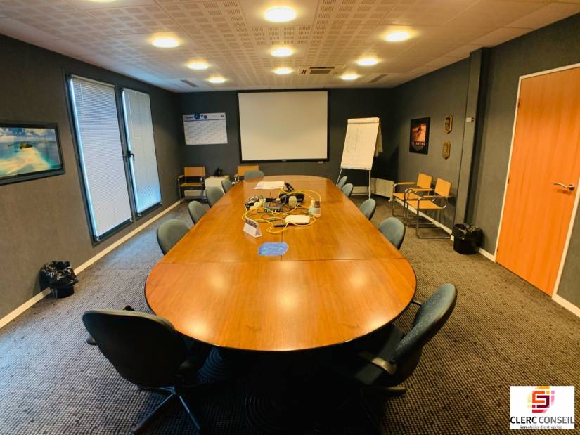 Vente - Local d'activité 4447m² - Saint-pierre-la-garenne