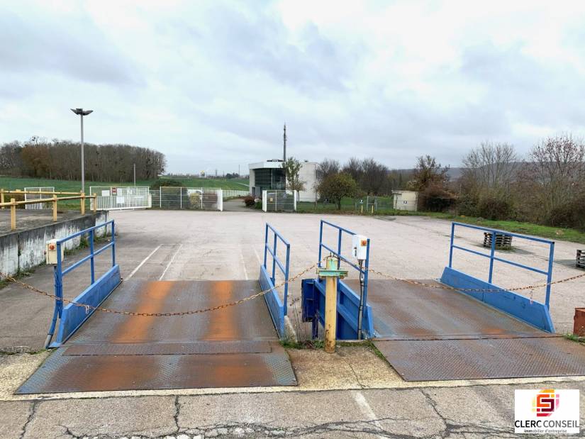 Vente - Local d'activité 4447m² - Saint-pierre-la-garenne