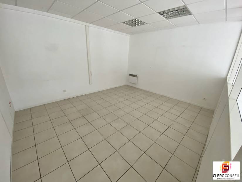Location - Bureaux 100m² - Incarville