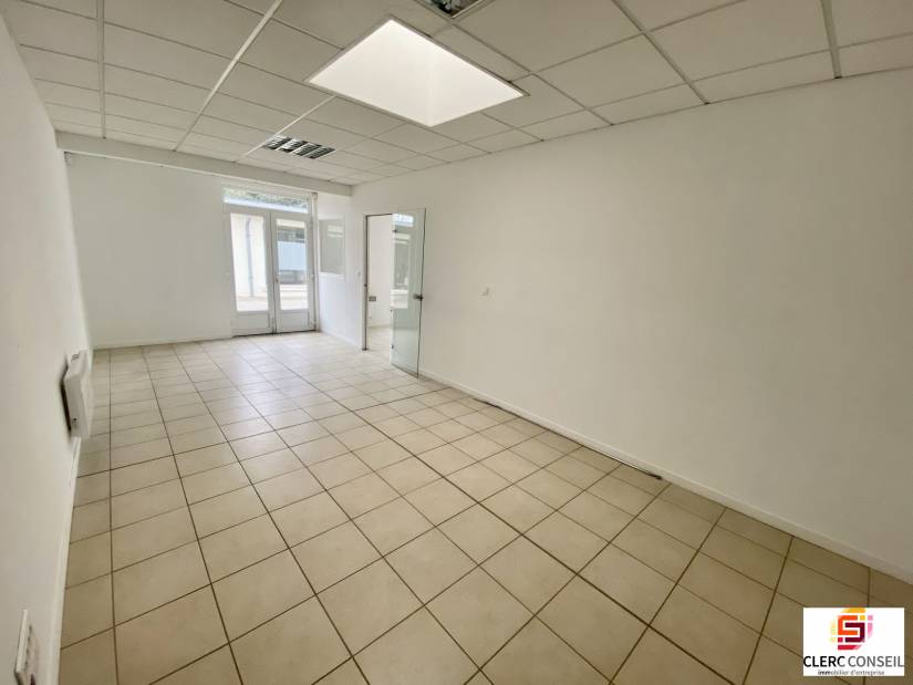 Location - Bureaux 100m² - Incarville