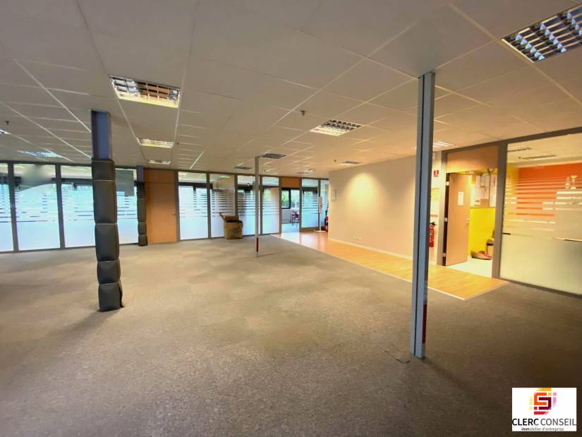 Location - Bureaux 621m² - Louviers