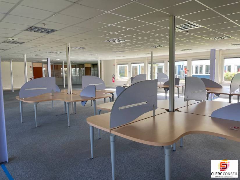 Location - Bureaux 621m² - Louviers