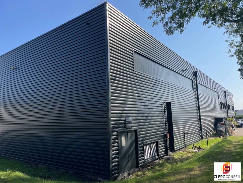 Location - Local d'activité 1600m² - Le vaudreuil