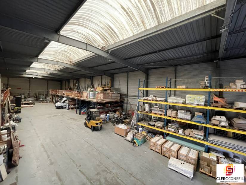 Location - Local d'activité 1600m² - Le vaudreuil