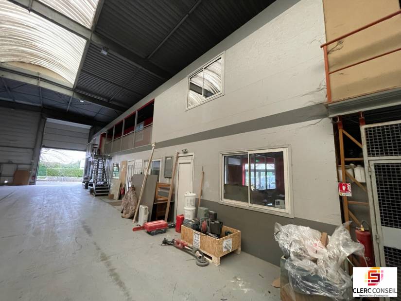 Location - Local d'activité 1600m² - Le vaudreuil