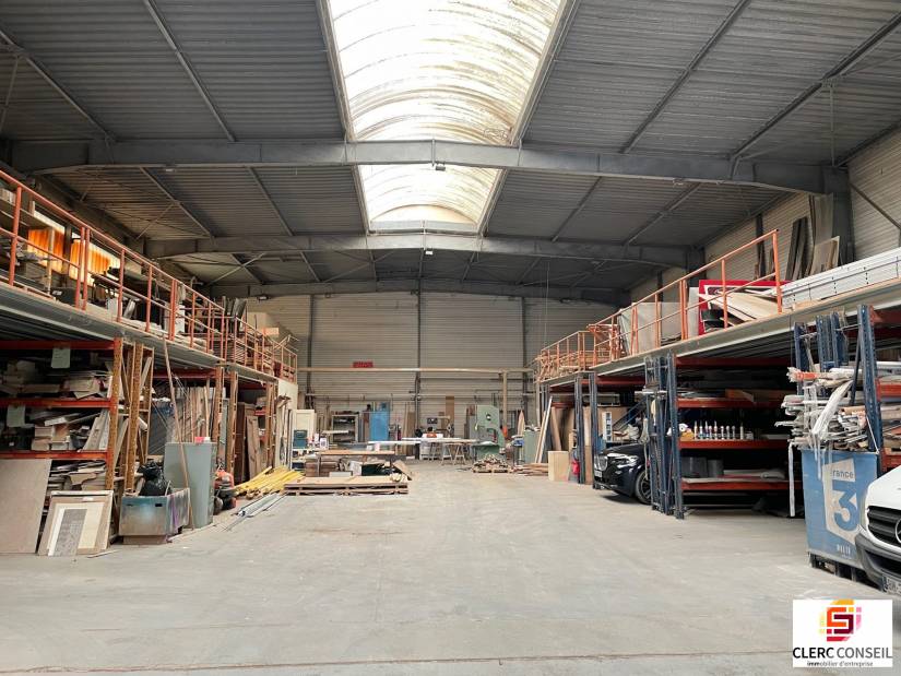 Location - Local d'activité 1600m² - Le vaudreuil