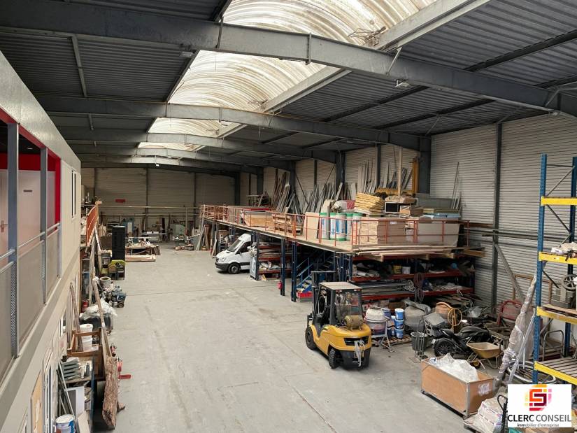 Location - Local d'activité 1600m² - Le vaudreuil