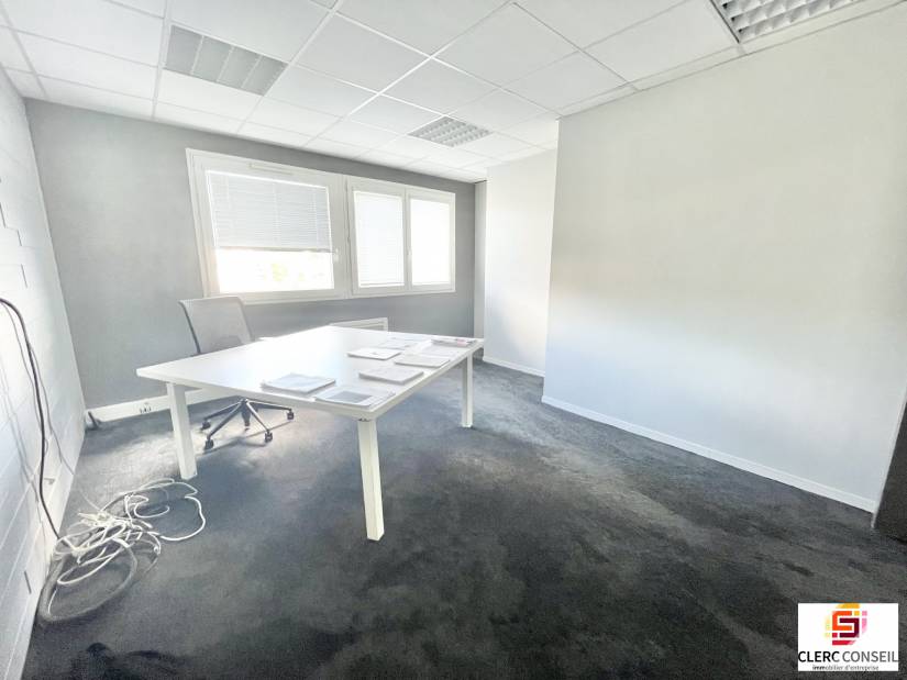 Location - Bureaux 101m² - Mont-saint-aignan
