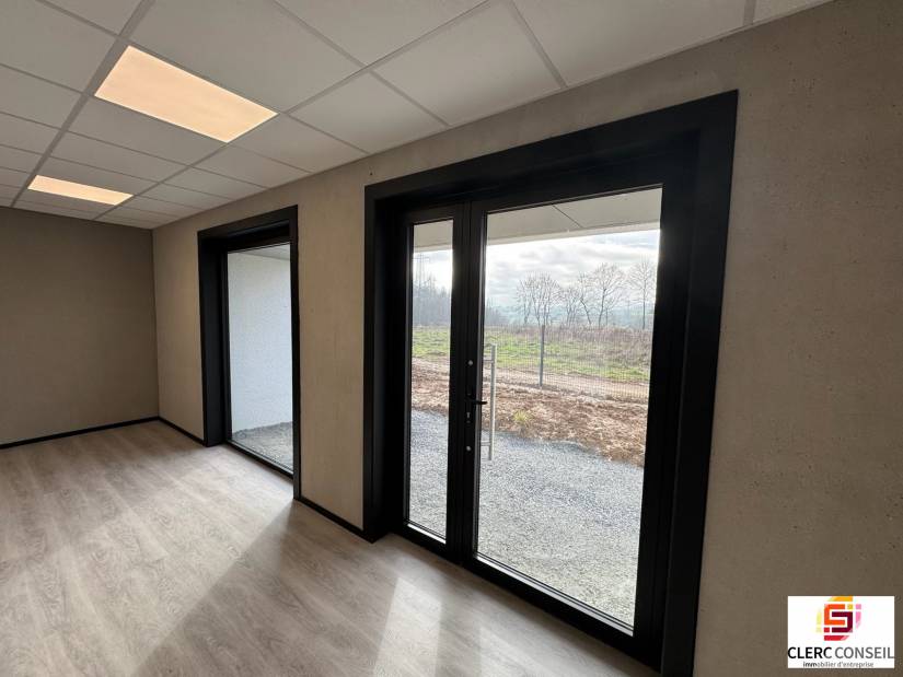 Location - Bureaux 684m² - Saint-martin-du-vivier