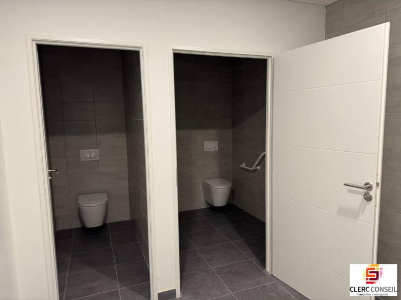 Location - Bureaux 684m² - Saint-martin-du-vivier