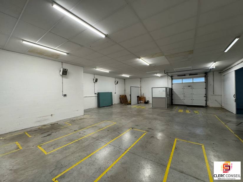 Location - Local d'activité 435m² - Louviers