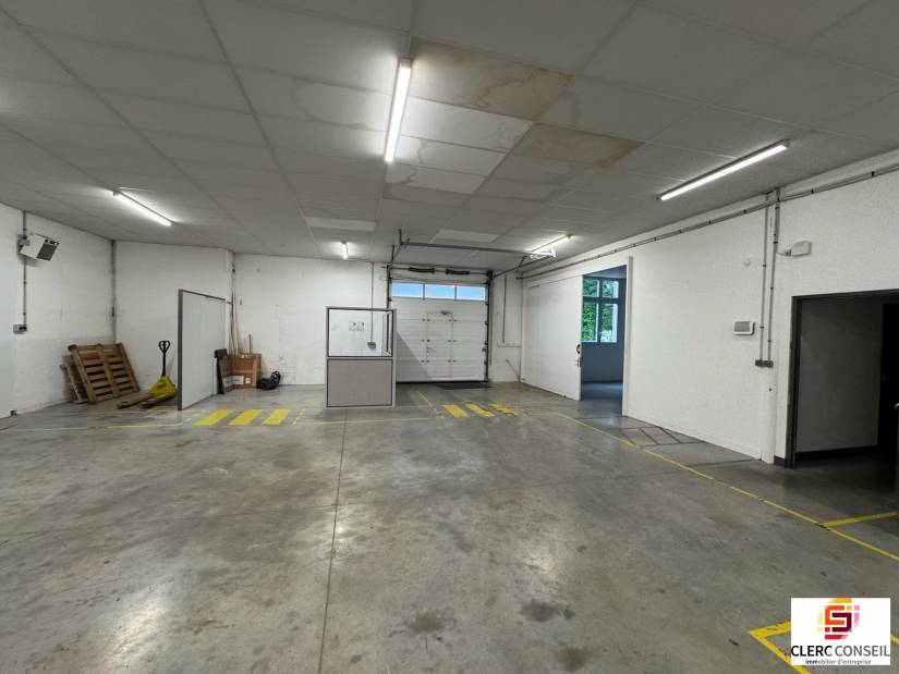 Location - Local d'activité 435m² - Louviers