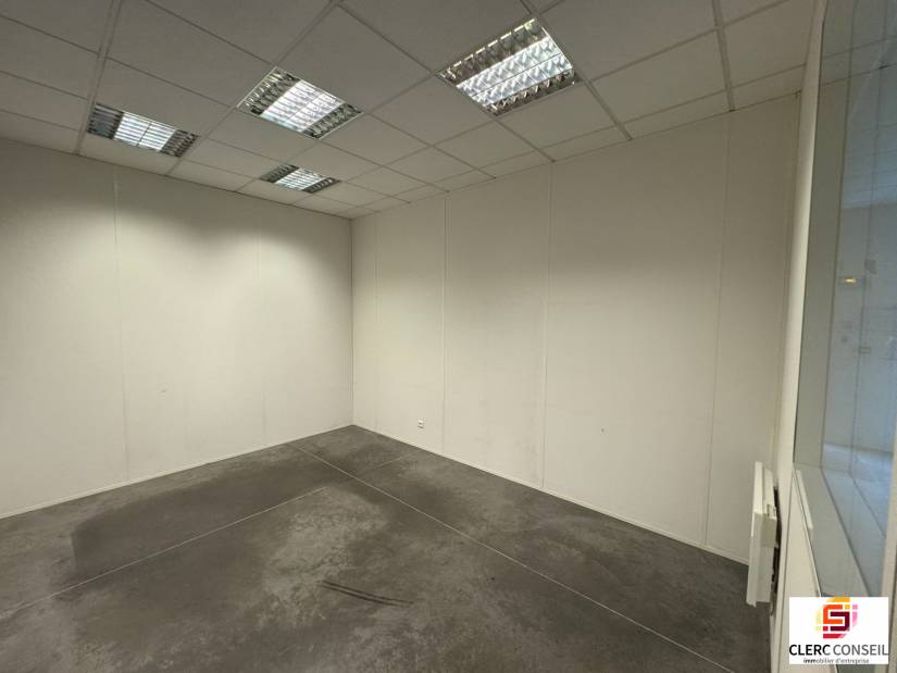 Location - Local d'activité 435m² - Louviers