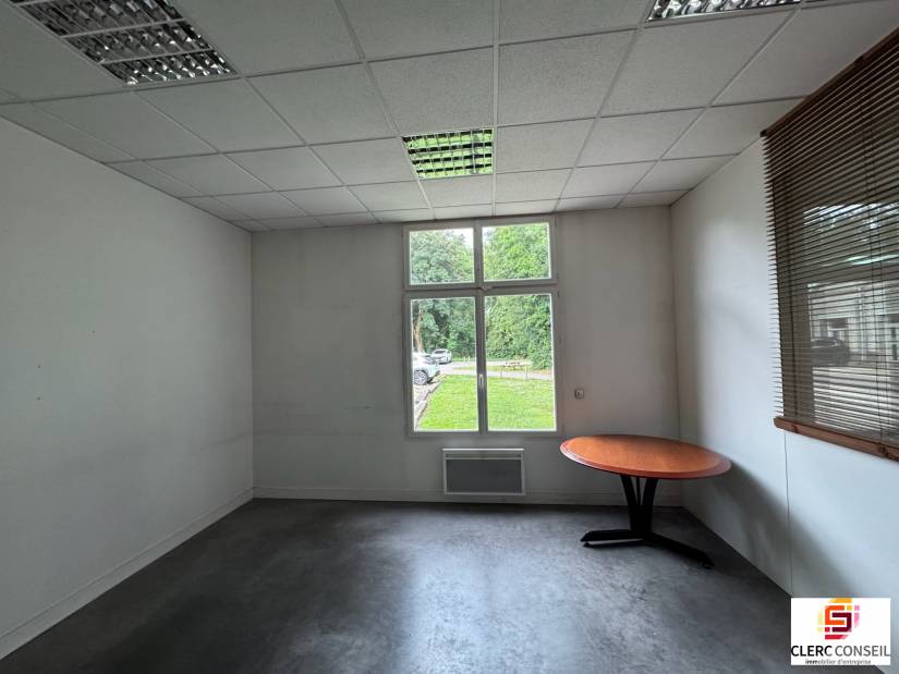 Location - Local d'activité 435m² - Louviers