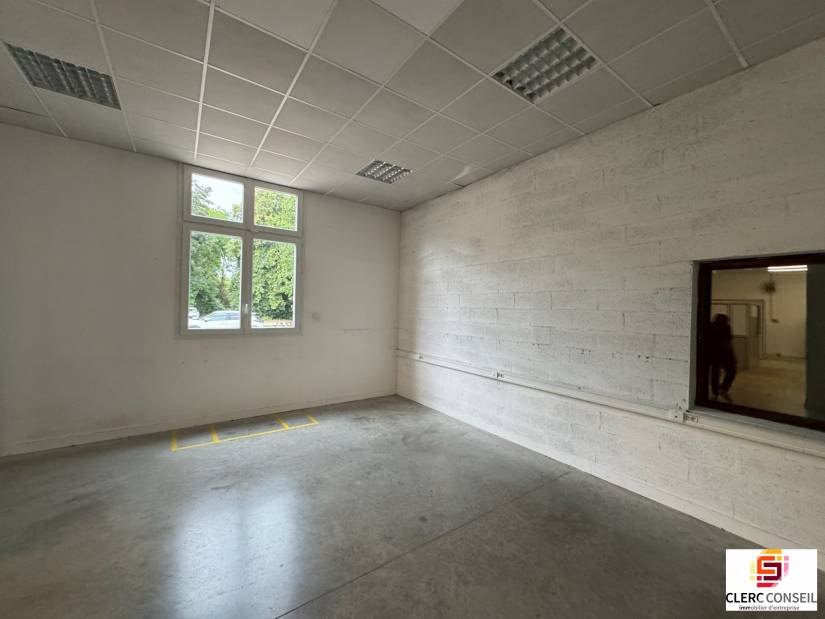 Location - Local d'activité 435m² - Louviers