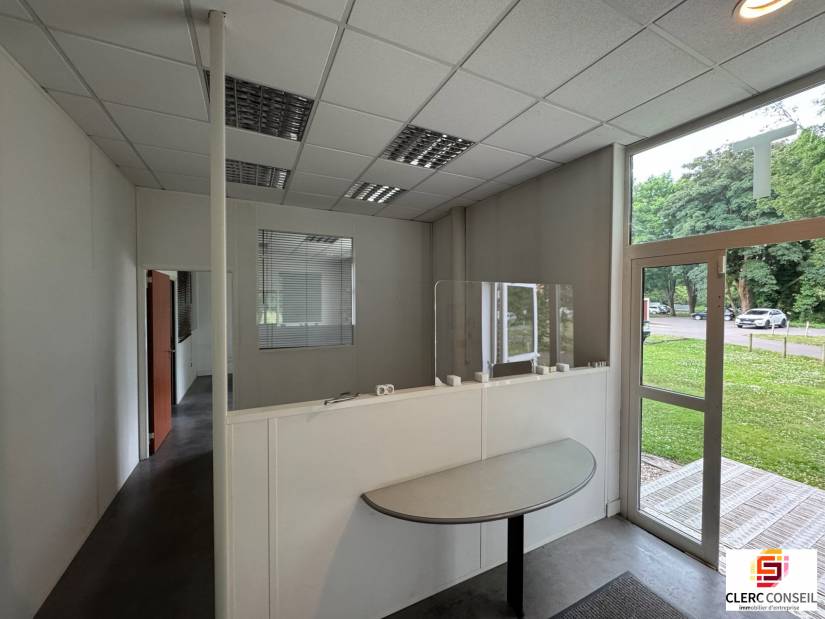 Location - Local d'activité 435m² - Louviers