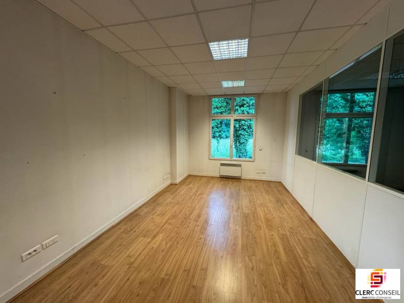 Location - Local d'activité 435m² - Louviers