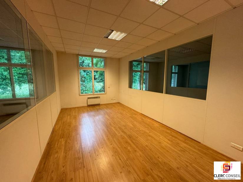 Location - Local d'activité 435m² - Louviers