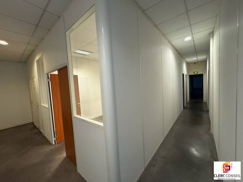 Location - Local d'activité 435m² - Louviers