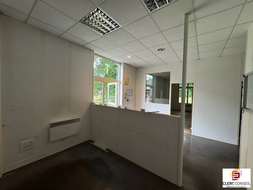 Location - Local d'activité 435m² - Louviers