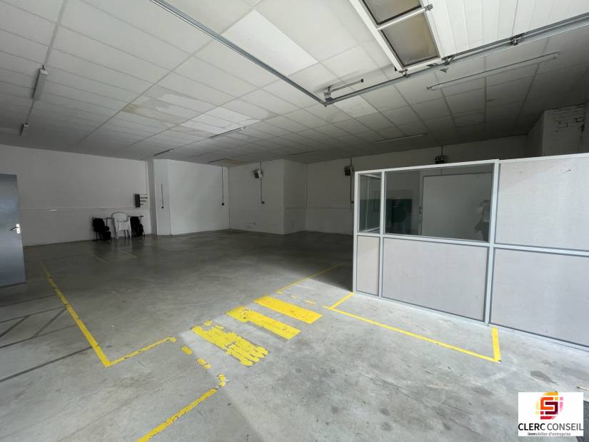 Location - Local d'activité 215m² - Louviers