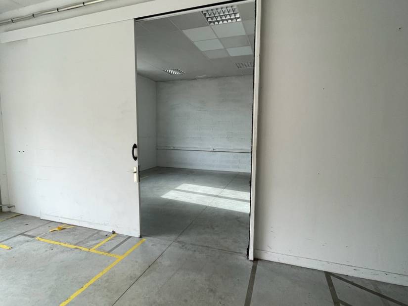Location - Local d'activité 215m² - Louviers