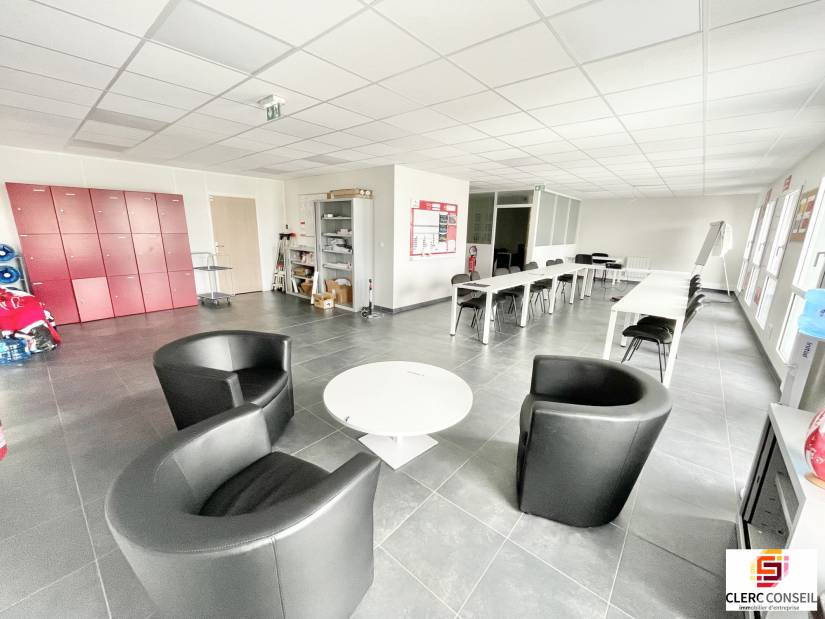 Location - Bureaux 170m² - Boos