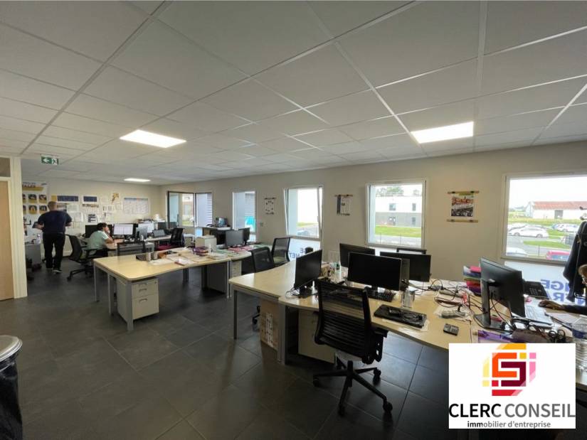 Location - Bureaux 170m² - Boos