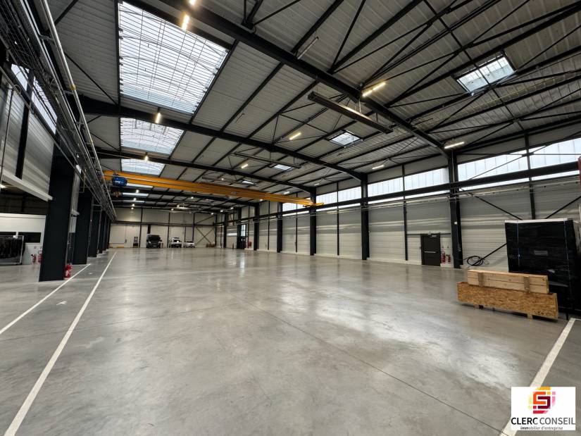 Location - Local d'activité 2254m² - Saint-Étienne-du-rouvray