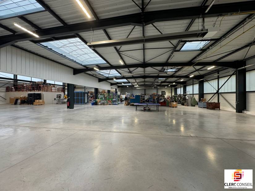 Location - Local d'activité 2254m² - Saint-Étienne-du-rouvray